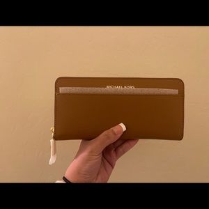New Michael Kors Wallet